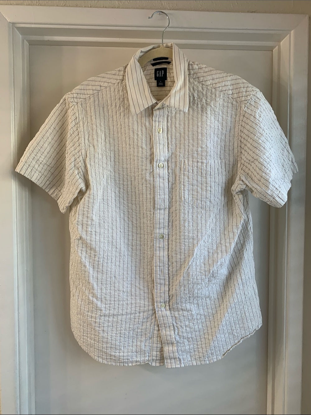 GAP Short Sleeve Shirt with Thin Pinstripes Size L